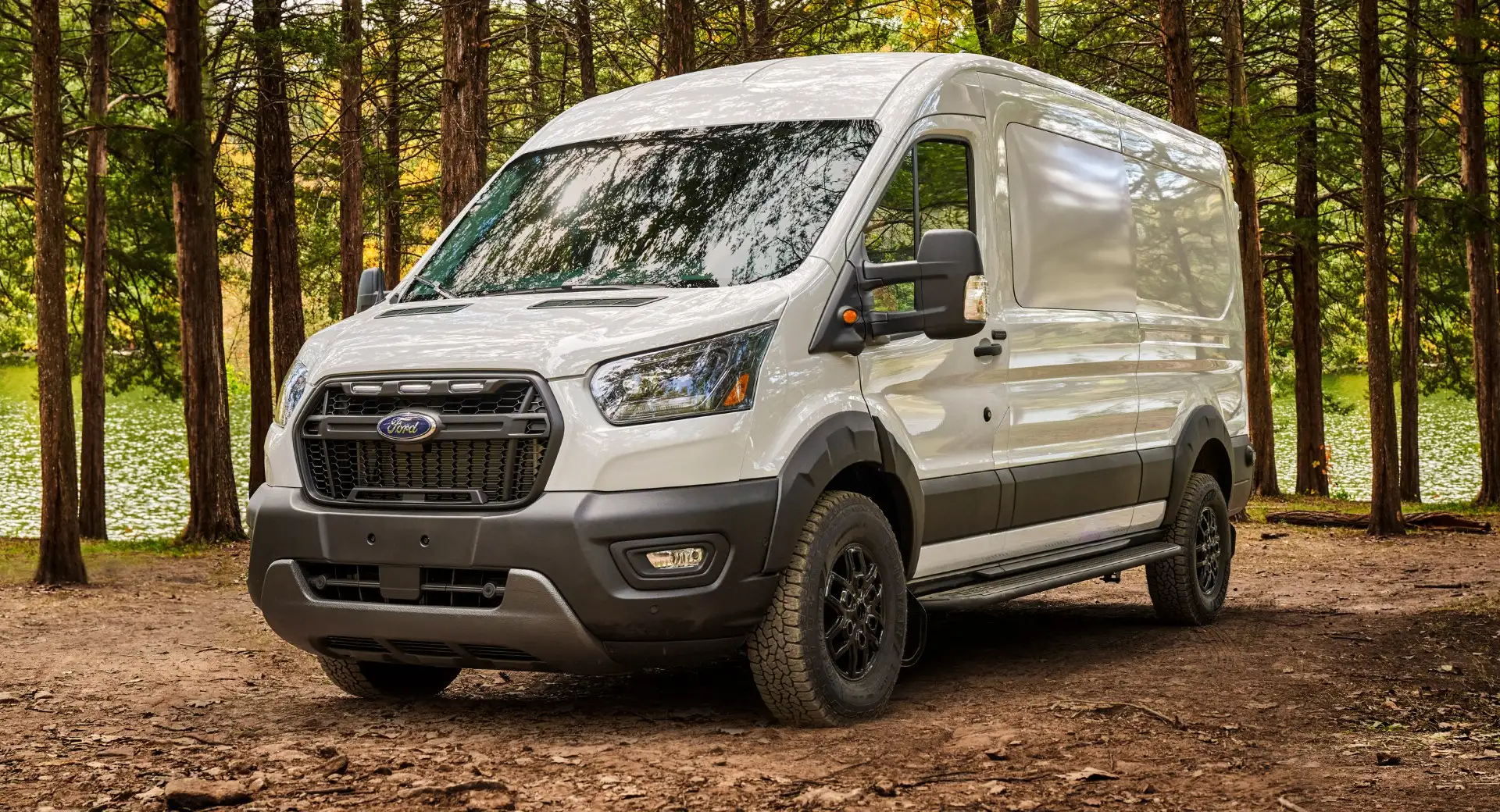 Ford Transit thêm bản mua về, đi chơi xa được luôn không cần thêm gì
