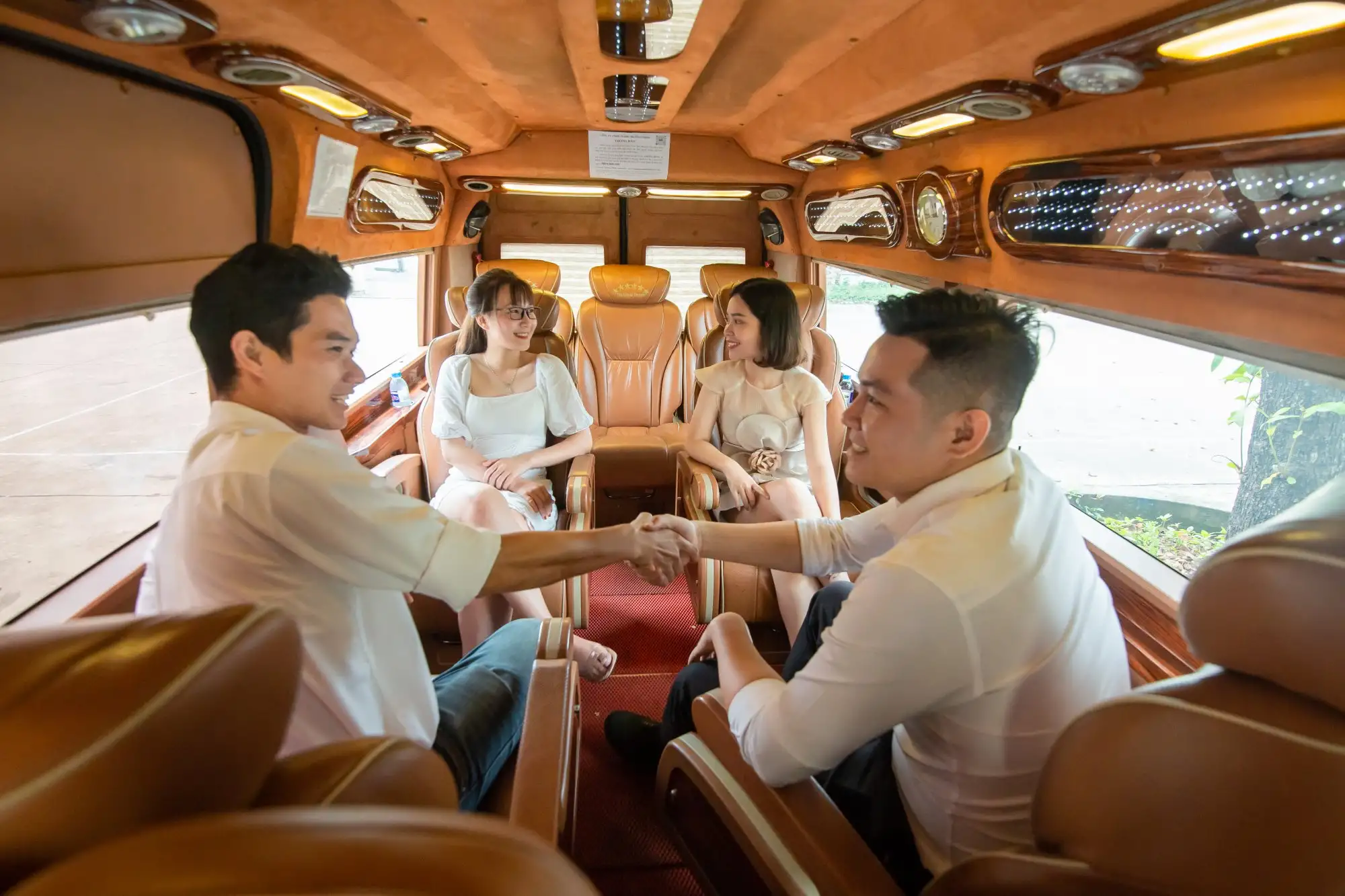 TẠI SAO KHÁCH HÀNG LẠI CHỌN DỊCH VỤ TRƯỜNG THỊNH LIMOUSINE