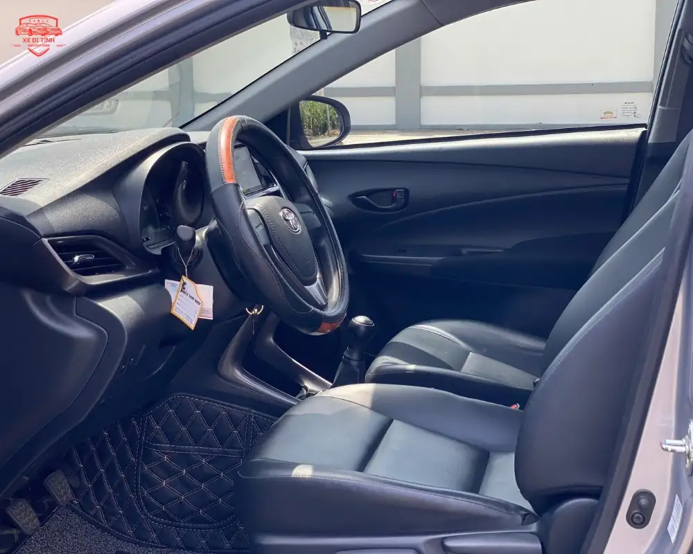 Khoang xe Toyota Vios 4 chỗ
