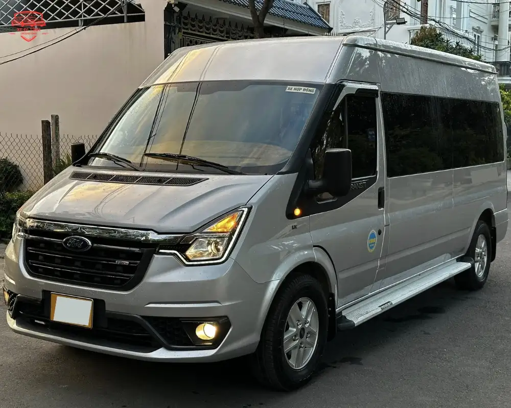 Xe Ford Transit là giải pháp thuê xe đi Tây Ninh hoàn hảo cho nhóm từ 10 - 15 người